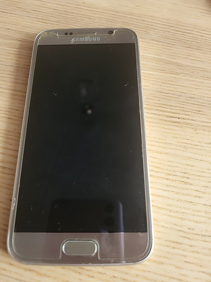 kaksi puhelinta samsung s6