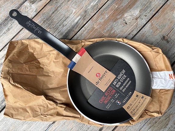 Myydään käyttämätön paistinpannu De Buyer 24 cm