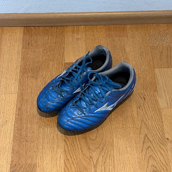 Mizuno nappikset 37