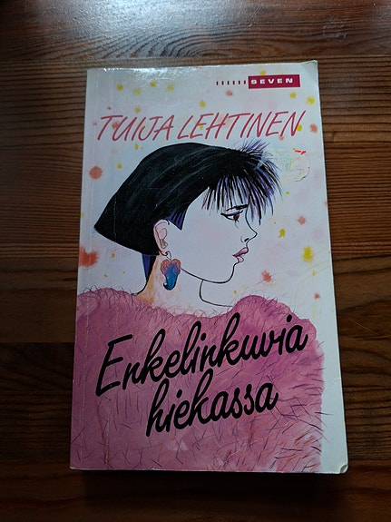 Tuija Lehtinen -Enkelinkuvia hiekassa