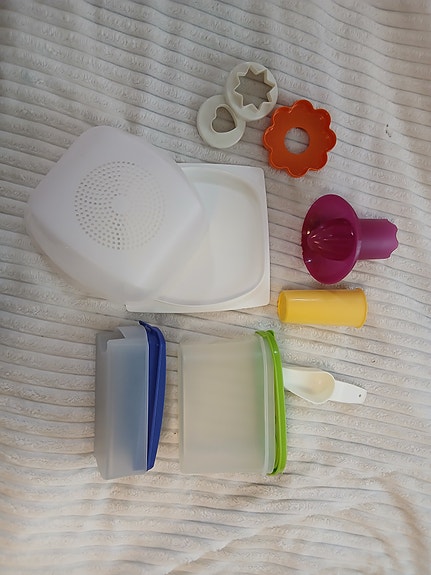 Tupperware astiat (mahtuvat, juustokupu ym)