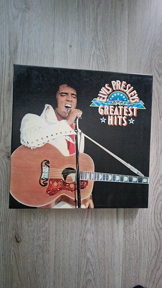 Elvis Presley vinyylilevyboksi Greatest Hits