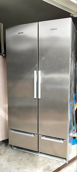 Side-by-side jääkaappi-pakastin rosteri