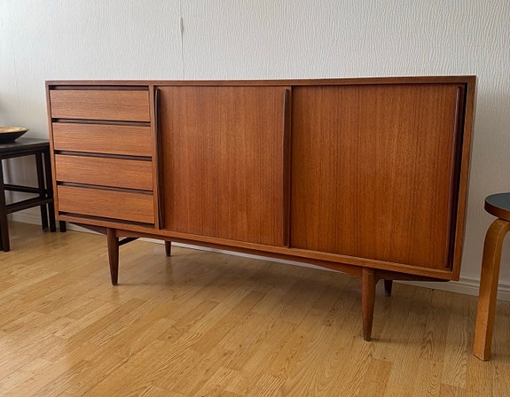 Olli Borg teak senkki
