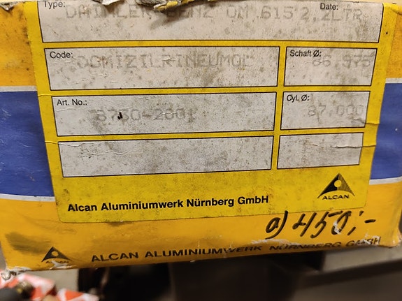 MB 220D uudet männät ja runko laakerit