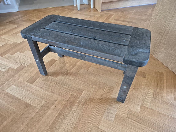 Puinen penkki