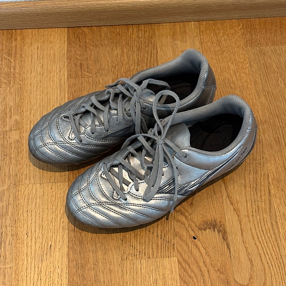 Mizuno nappikset 38