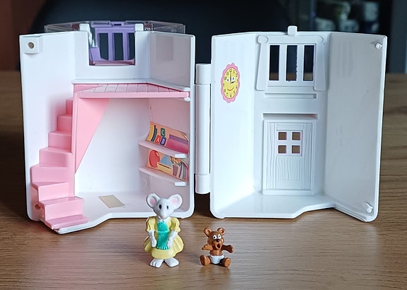 Teeny Weeny families Baby Bottle Nursery Funhouse+figuurit