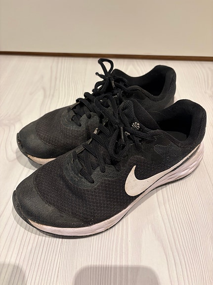 Nike lenkkarit 37,5 mustat