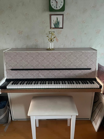 Annetaan piano ja pianojakkara