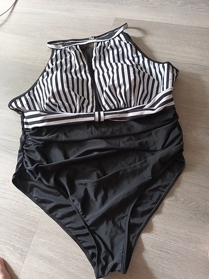 7 DAYS Active uimapuku 6XL musta-valkoinen