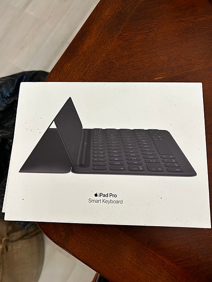 2 kpl Apple Smart Keyboard iPad Pro 10,5