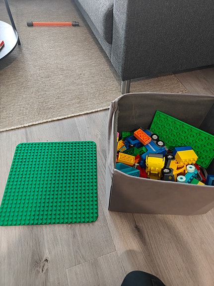 Laatikollinen dubloja ja alusta