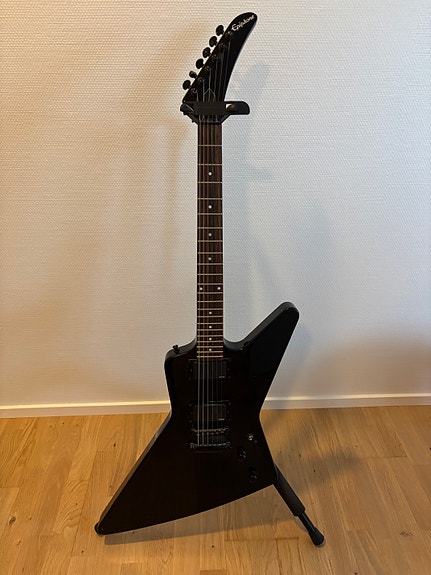 Epiphone sähkökitara musta Explorer