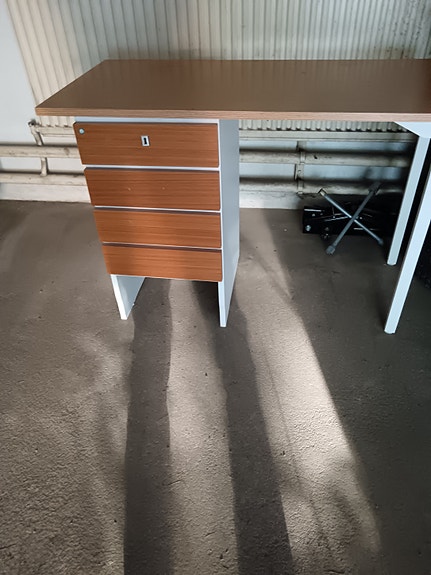 Koulupöytä