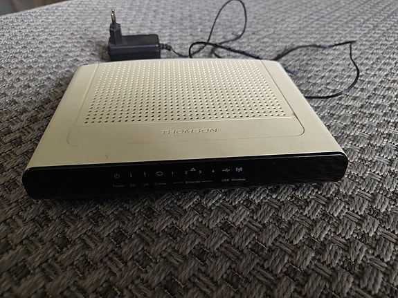Thomson TCW770 kaapelimodeemi / wlan-reititin