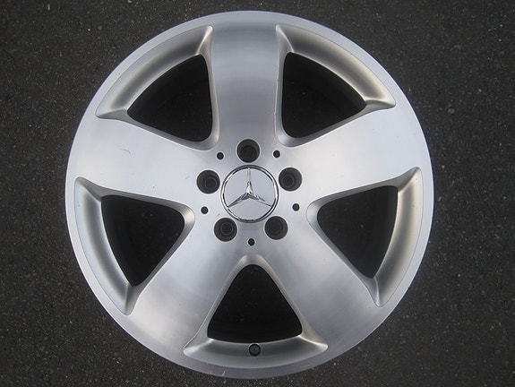 Mercedes Benz alkuperäiset "Rucha" alumiinivanteet 8x17" ET38 5x112