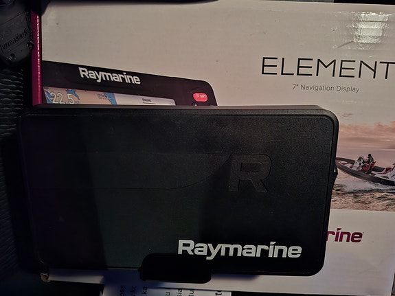 Raymarine element 7s