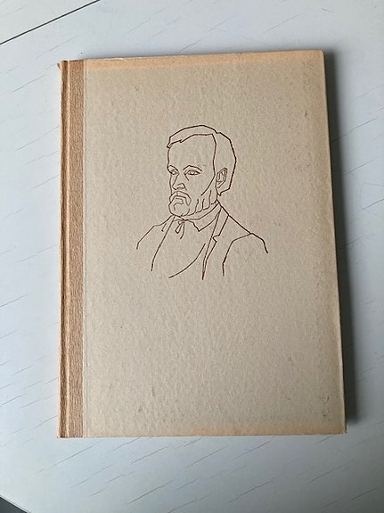 "Minä elän" elokuvaan pohjautuva kirja Aleksis Kiven elämästä.