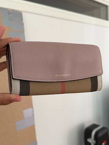 Iso Burberry-lompakko