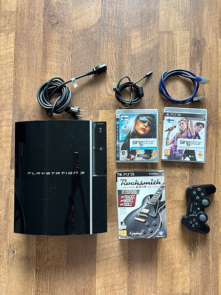 Sony PlayStation 3 PS3 + ohjain + Rocksmith + SingStar