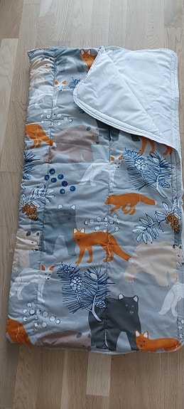 äitiyspakkauksen makuupussi