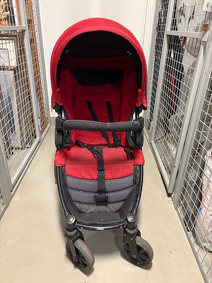 Britax punaiset rattaat