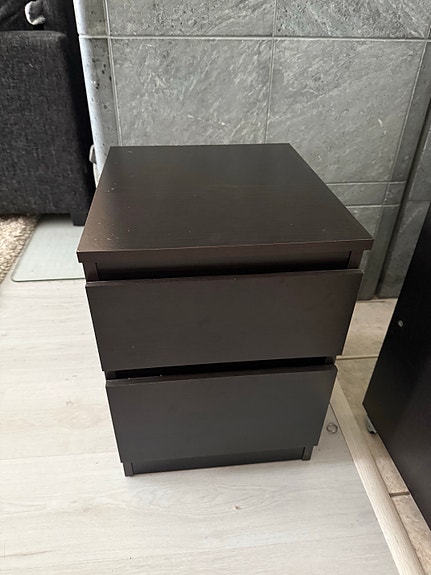 Ikea malm yöpöytä
