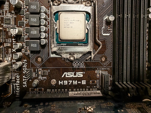 Intel i5-4690 prosessori + Asus H97M-E emolevy