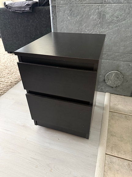 Ikea malm yöpöytä