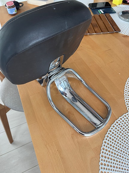 HD Sissybar tavaratelineellä (irroitettava)