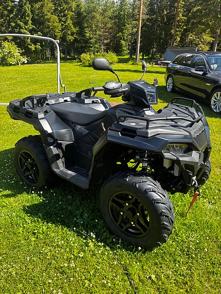 Traktorimönkijä polaris 570