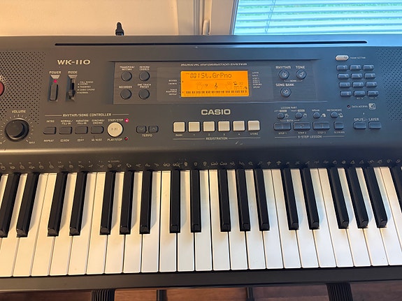 Casio WK-110 kosketinsoitin