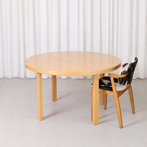 Alvar Aalto 91 -ruokapöytä saarnesta, Artek