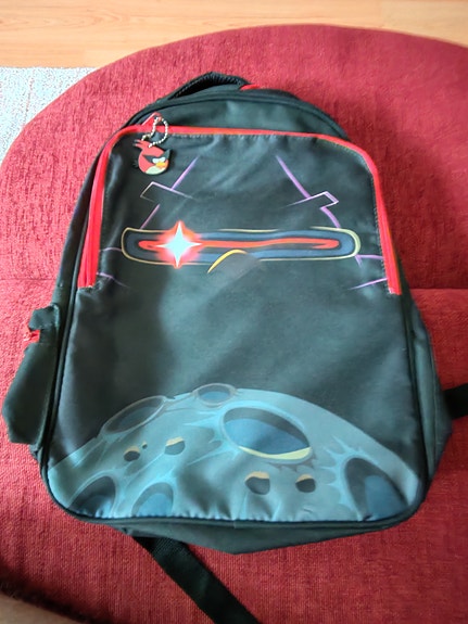 Uusi Angry Birds Space koulureppu