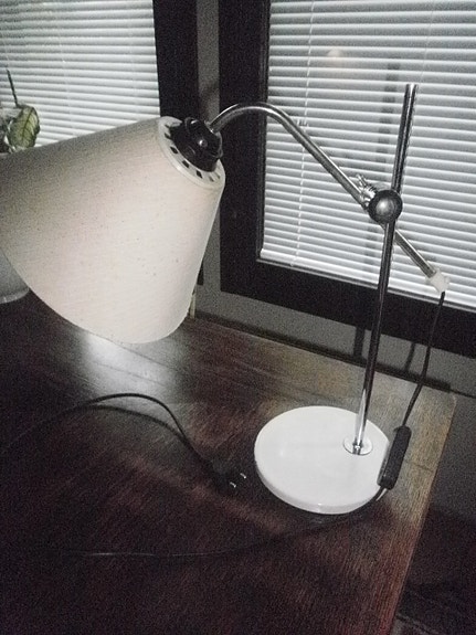 Valinte 24215 pöytävalaisin