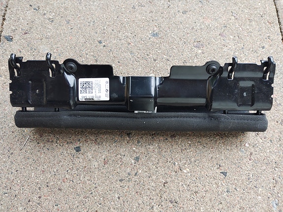 Audi A4 B8 etupenkin isofix kiinnike