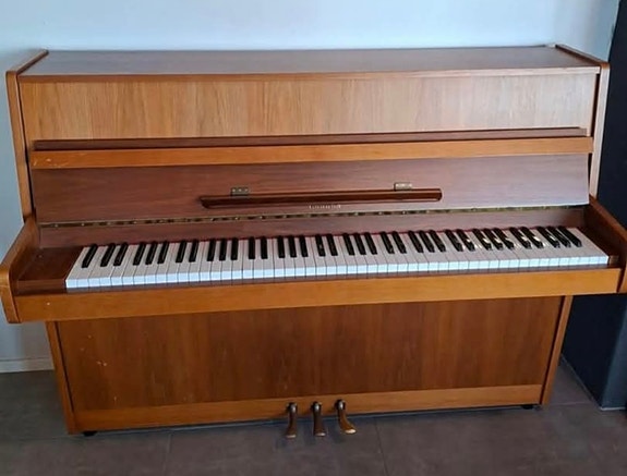Hellas piano