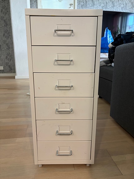 Ikea metallinen laatikosto