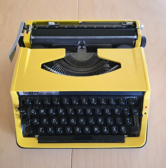 Brother Deluxe 800 kirjoituskone keltainen