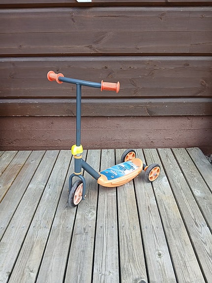 Lasten kolmipyöräinen potkulauta, skuutti