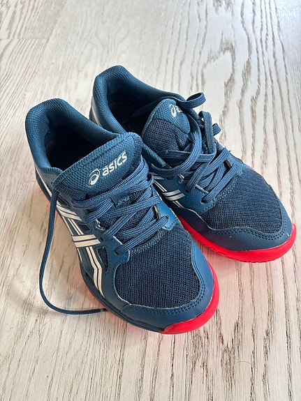 Asics sisäpelikengät koko 37