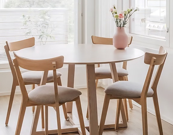 Nordic Oak ruokailuryhmä