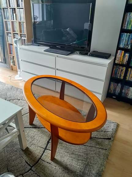Ovaalinmuotoinen pöytä sohvapöytä