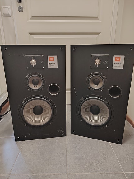 JBL TLX8 kaiuttimet musta