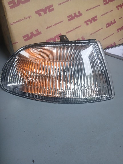 Honda Civic uusi oikea etuvilkku