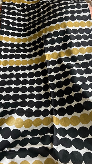 Marimekko Räsymatto pöytäliina musta kulta