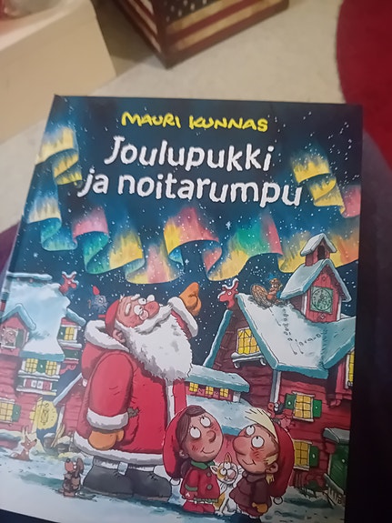 Mauri Kunnas kirjat Joulupukki ja noitarumpu & Koiramäen talossa