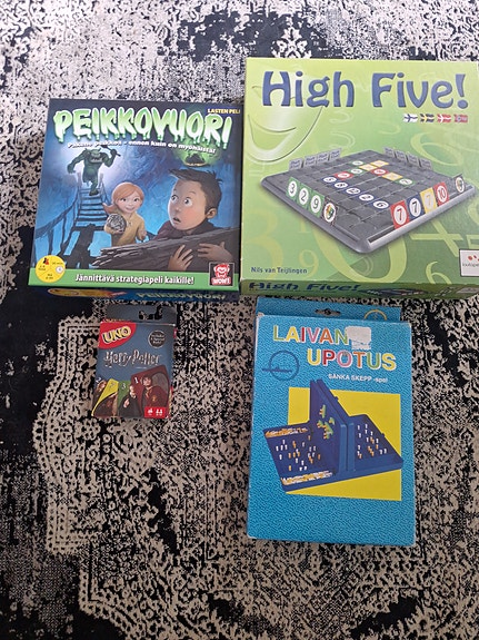 Lautapelit ja korttipeli: Peikkovuori, High Five, Laivanupotus, UNO Harry Potter