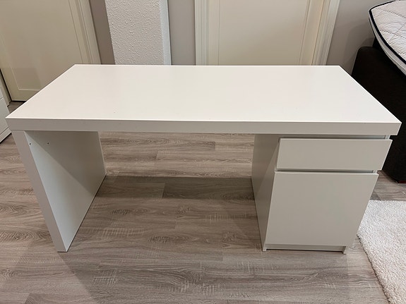 MALM työpöytä